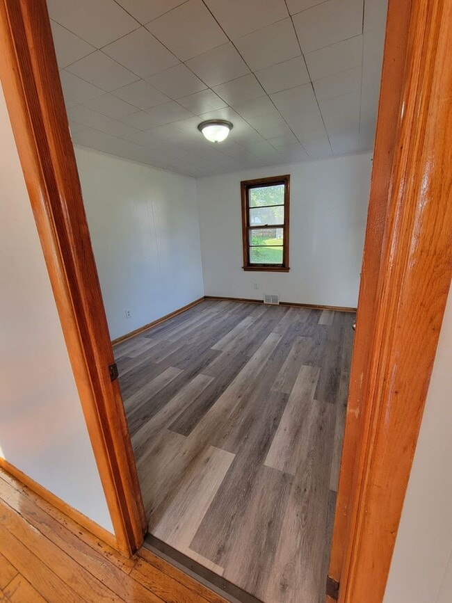 Building Photo - 136 E Edwards
