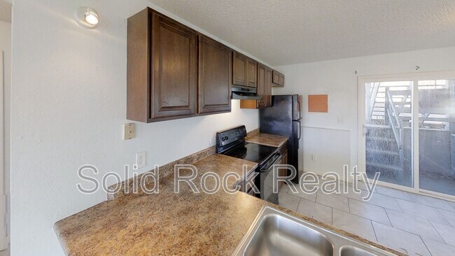 Foto del edificio - 915-B Hathaway Drive