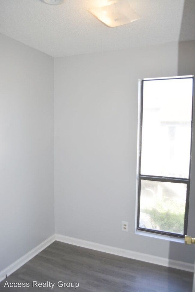 Building Photo - 2 br, 1 bath Apartment - 221 Sandpiper Dr