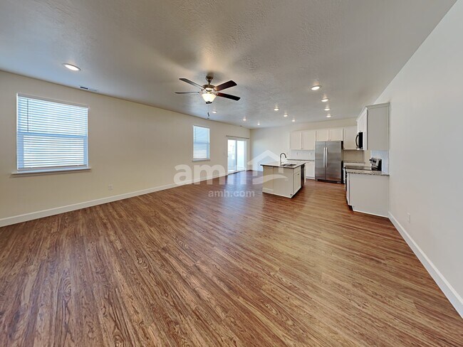 Foto del edificio - 2331 E Frontier St