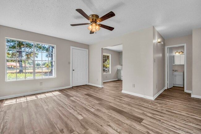 Building Photo - 501 Brooks Rd