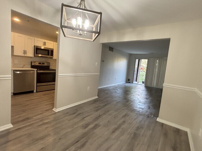 Building Photo - 7908 Pearlbush Dr