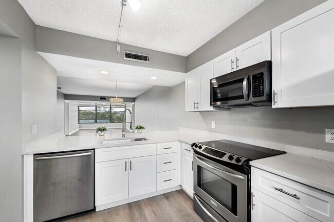 Foto del edificio - 3636 Whitehall Dr
