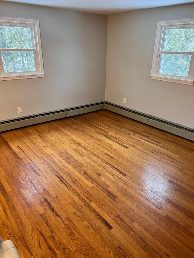 Building Photo - 604 Nowlan Rd