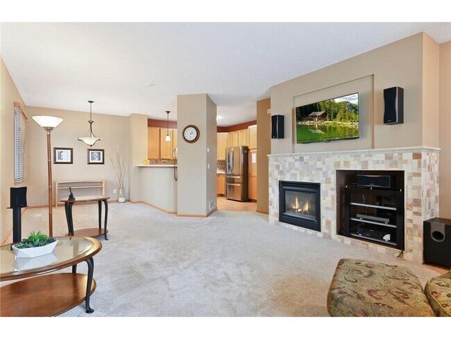 Foto del edificio - 8926 Olive Ln N
