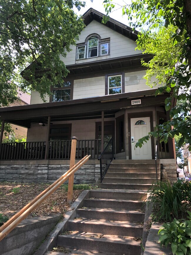Building Photo - 2404 Lyndale Ave S