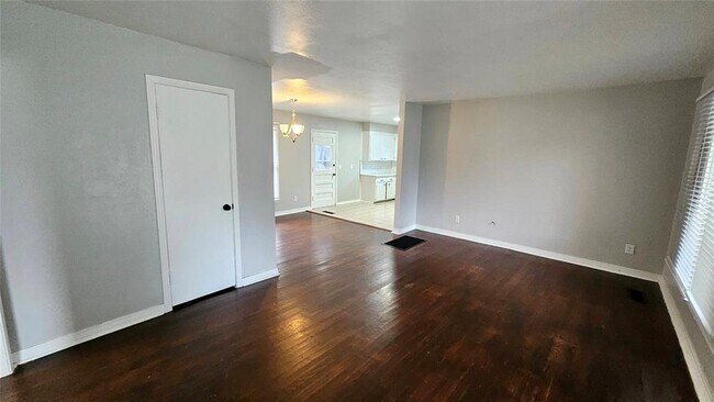 Building Photo - 3808 NW 31st St