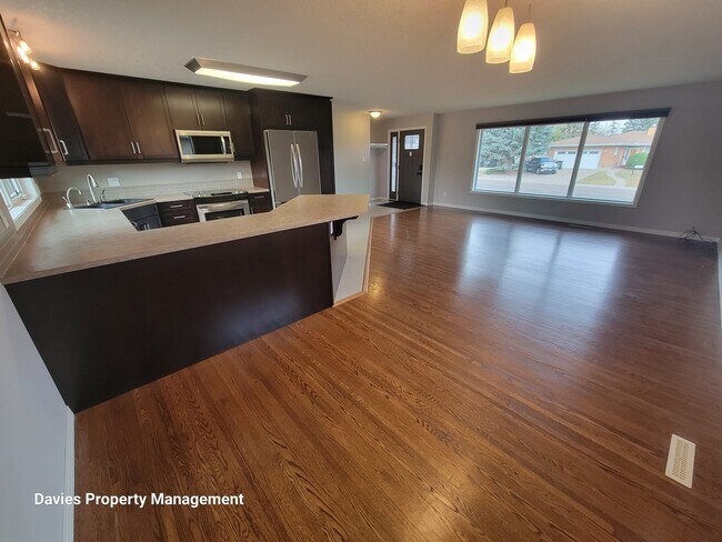 Photo du bâtiment - 7619 Rowland Rd NW