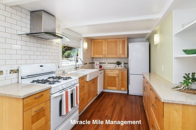 Photo - 300 Cape Ct Townhome