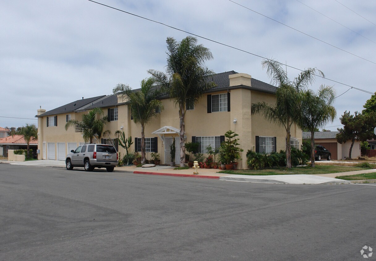 Primary Photo - 740 Cherry Ave