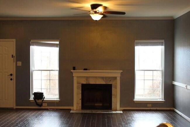 Foto del edificio - 3248 Holly Hall St