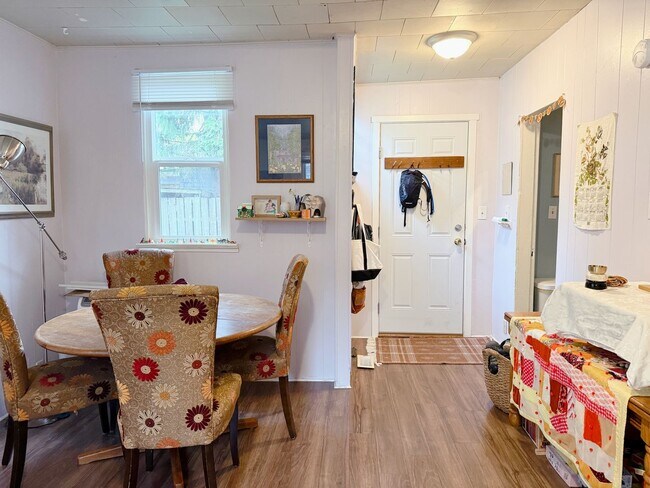 Foto del edificio - Pre-Leasing for September - 2bed/1bath Standalone Unit