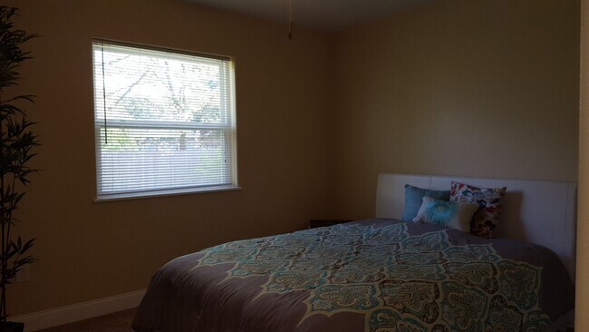 Building Photo - 2 Bedroom Duplex