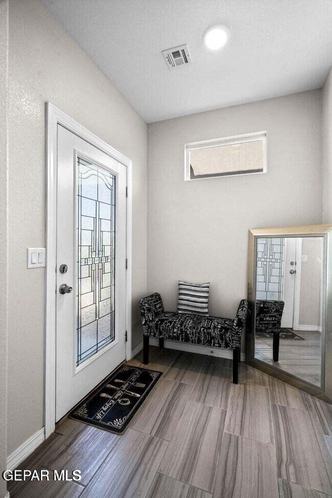 Building Photo - 14947 Pebble Hills Blvd