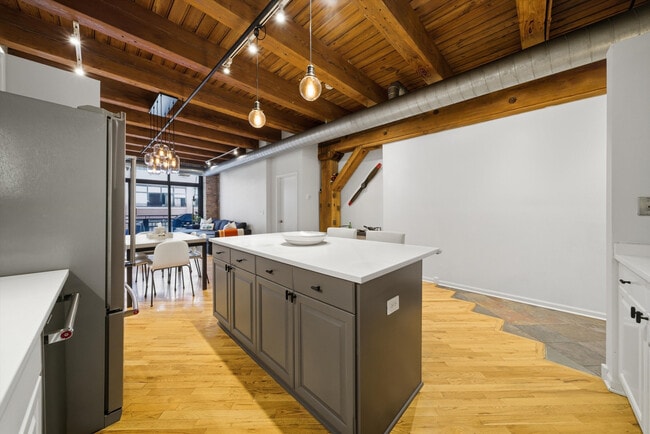 Building Photo - 520 W Huron St