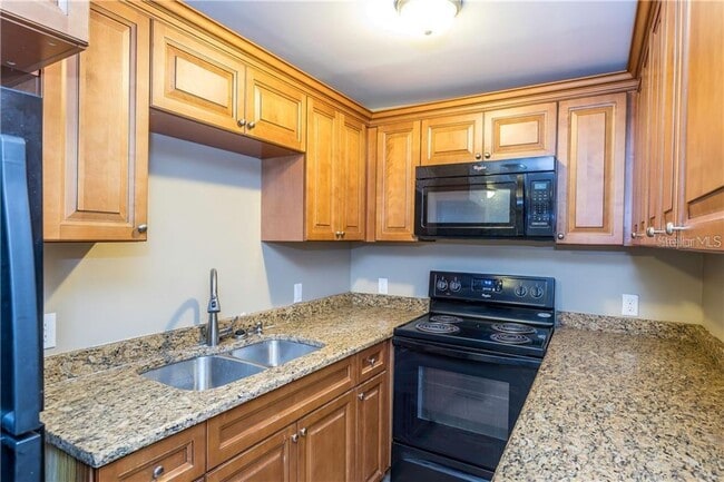 kitchen - 401 S Holly Ave