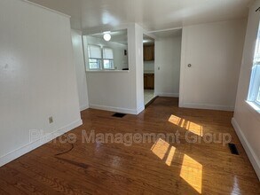 Building Photo - 26 Elm St