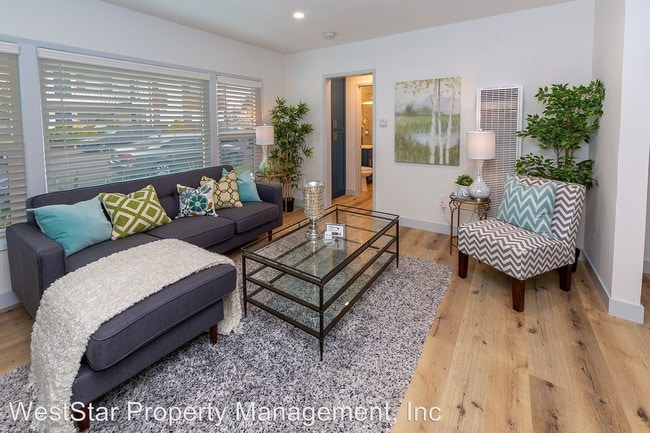 Building Photo - 3911 E 8th St