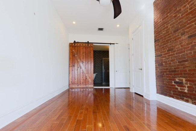 Building Photo - Spacious 3 Bedroom 2 Bath!