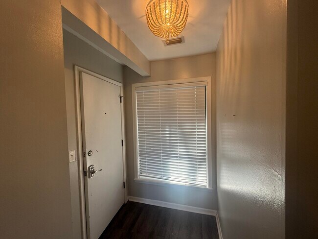 Foto del edificio - 300 Yacht Club Dr