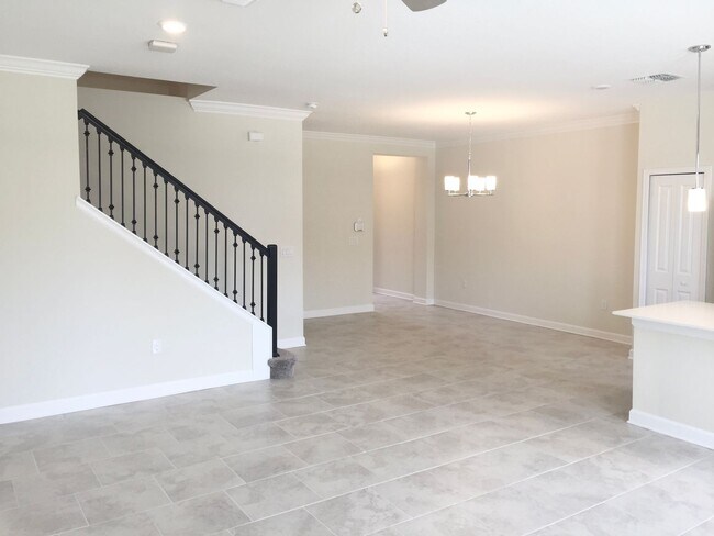 Building Photo - 4 Bedroom 3.5 Bath Townhome in The Vistas ...