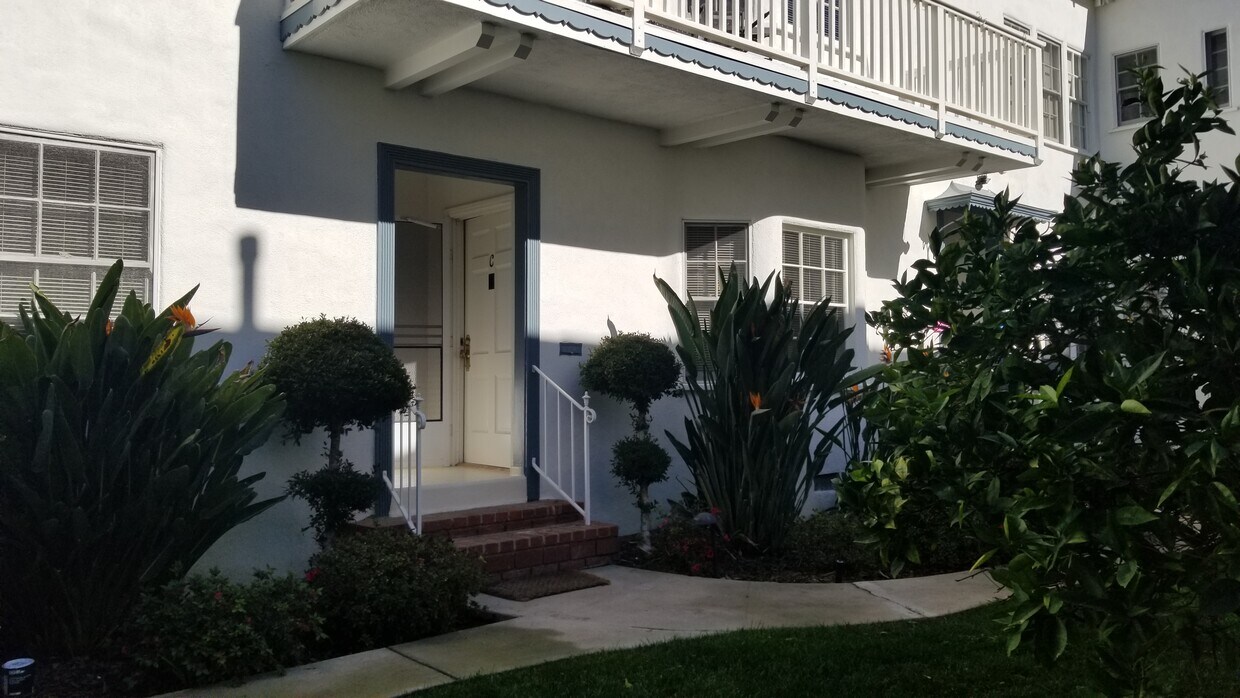 345 N Oakhurst Dr, Beverly Hills, CA 90210 Apartments in Beverly