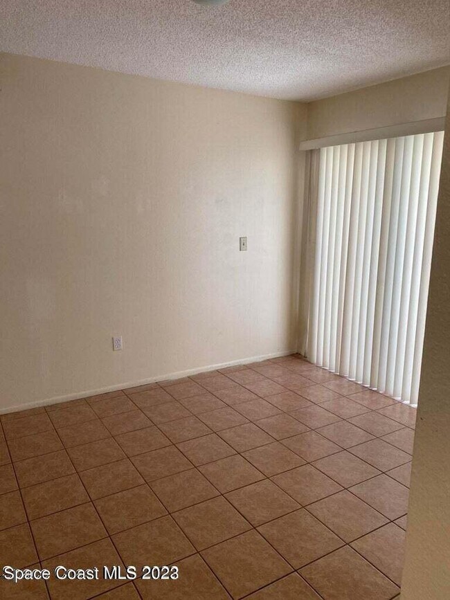 Foto del edificio - 1430 Malibu Cir NE