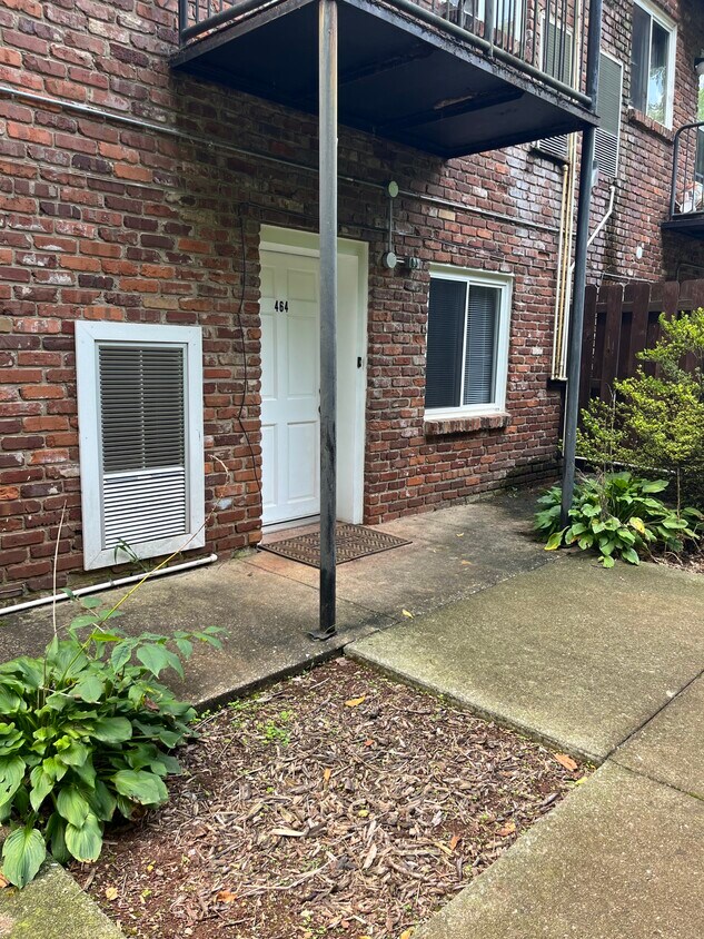 Foto principal - 464 E Red Bud Rd