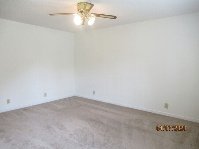 Foto del edificio - Mallwood- 2 Bedroom/ 1.5 Bath Townhouse
