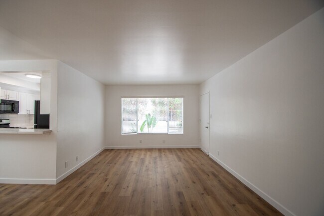 Foto del edificio - 14706 Dickens St