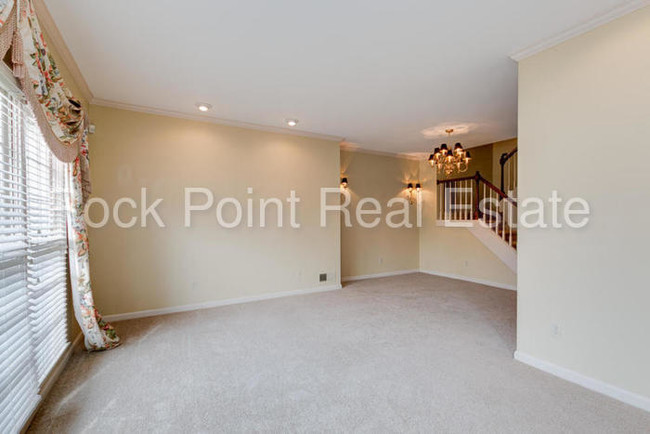 Building Photo - 7440 Hamilton Run Dr