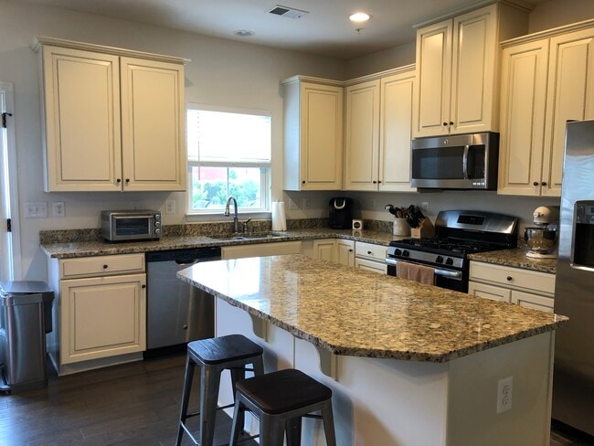 Foto del edificio - 8054 Elton St