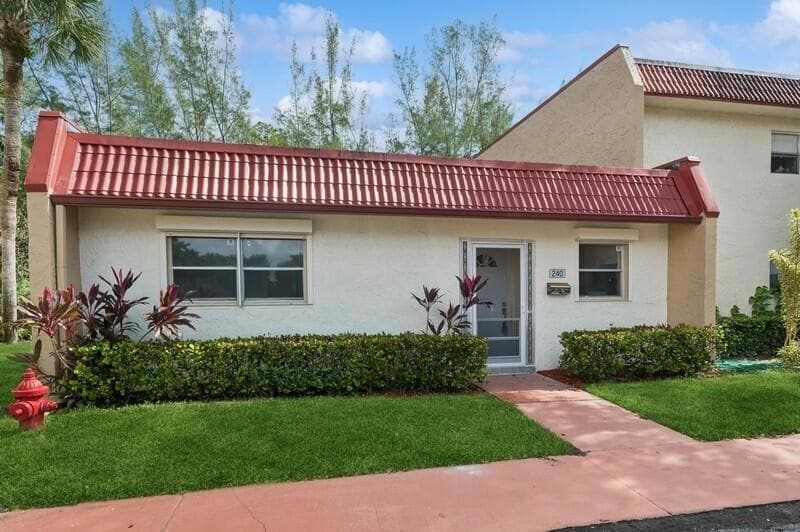 Primary Photo - 240 Lake Frances Dr