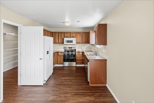 Building Photo - 363 E Ivy Glade St