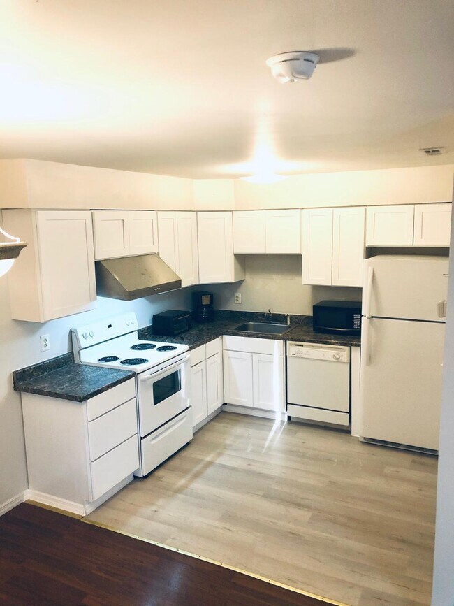 Foto del edificio - 2734 Evergreen Ct