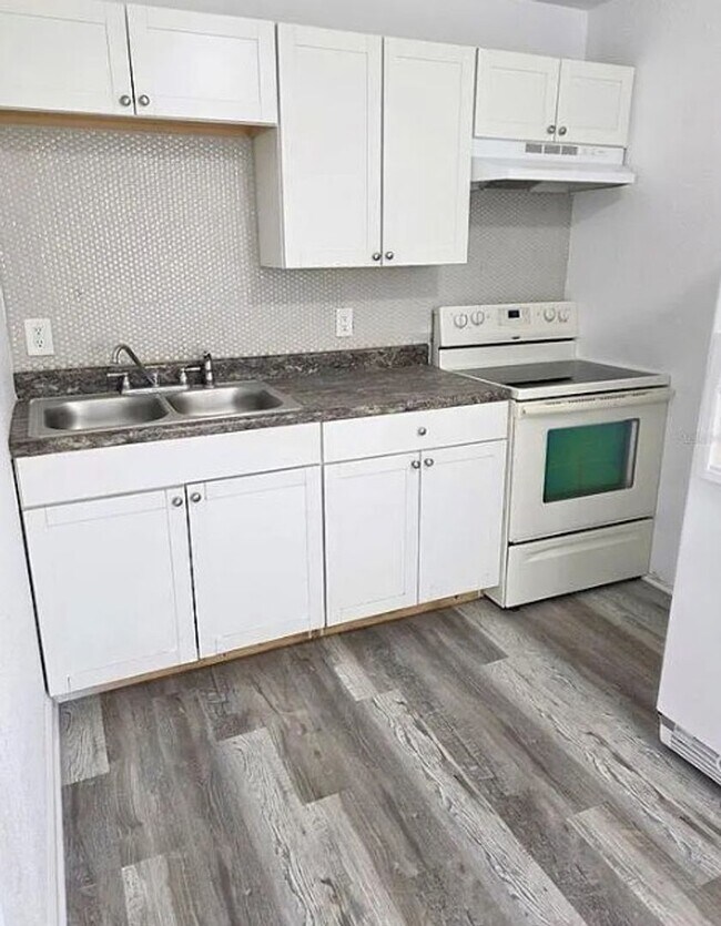 Foto del edificio - 2 bed 1 bath 2-plex with 850 sf. Off MLK (...