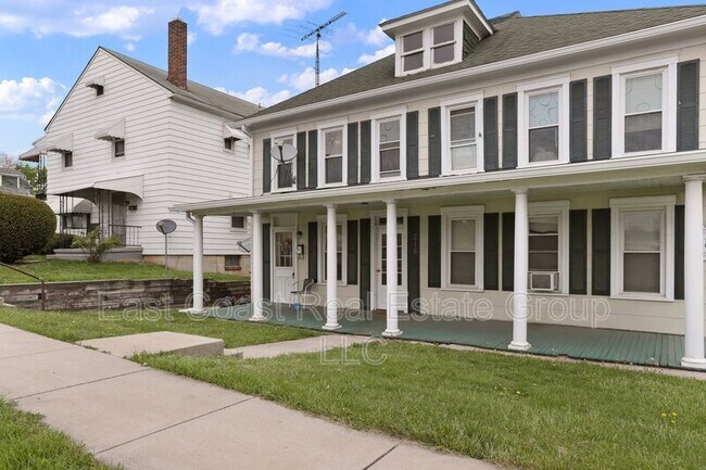 Foto del edificio - 218 W Wilson Blvd