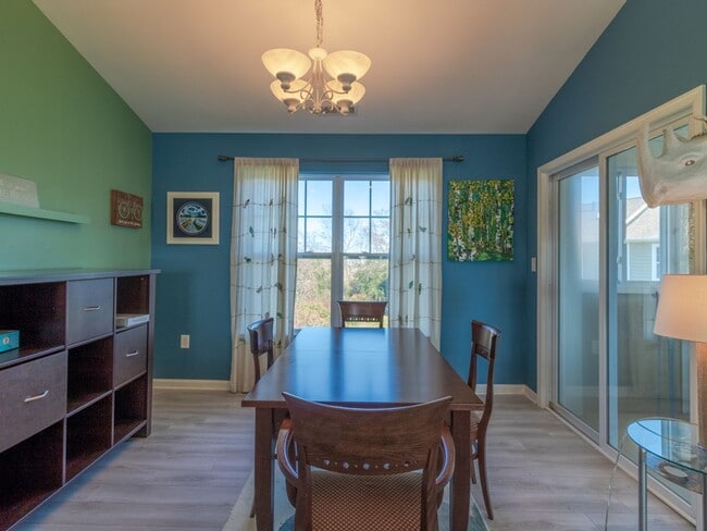 Foto del edificio - YEAR ROUND RENTAL- FURNISHED - 3 BEDROOM CONDO - WOODS COVE