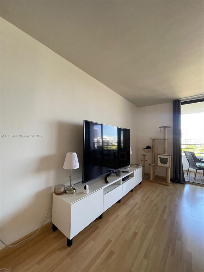 Foto del edificio - 2500 Parkview Dr