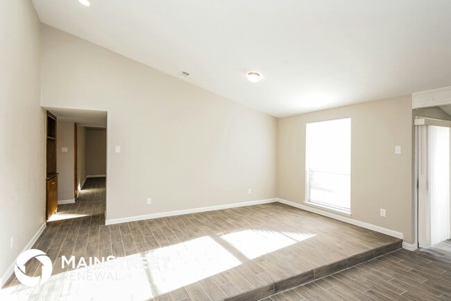 Building Photo - 3114 Echo Dr