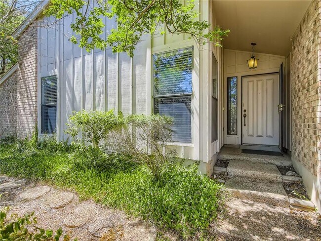 Building Photo - 4001 Tealwood