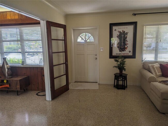 Building Photo - 2239 Hillview St