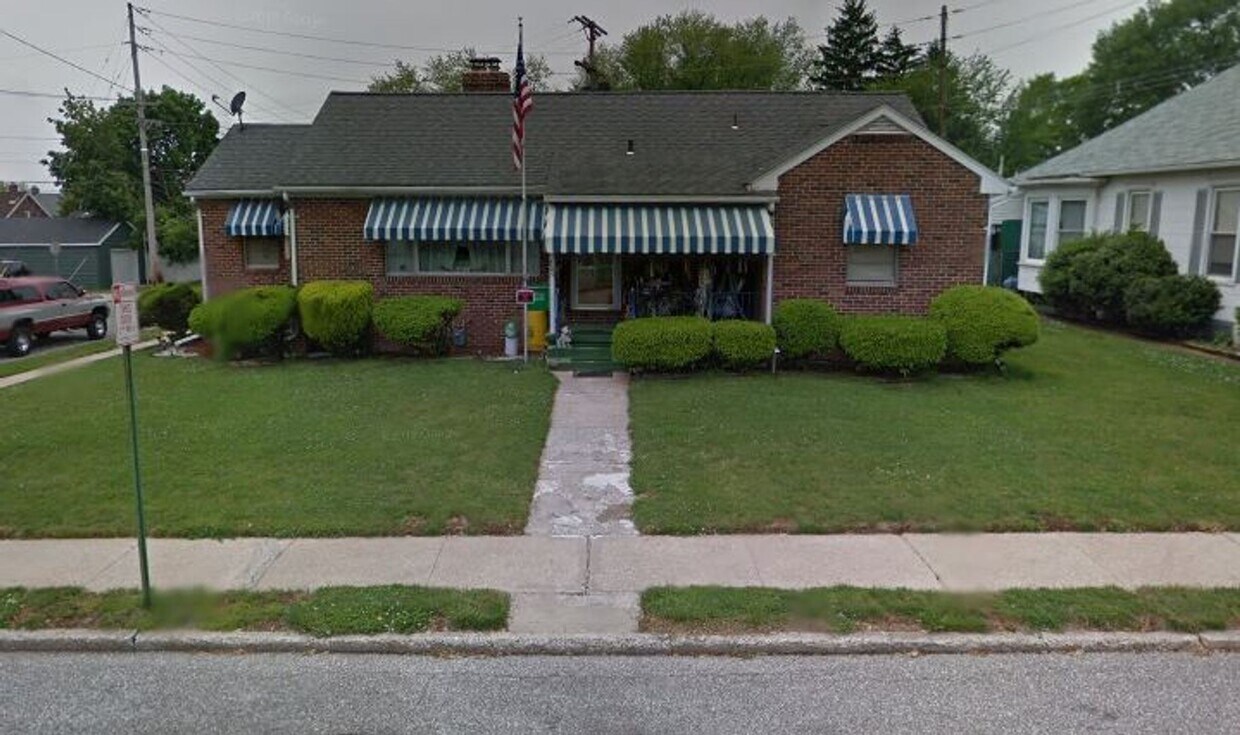 Primary Photo - 3 Bedroom, 1 Bathroom Home!!