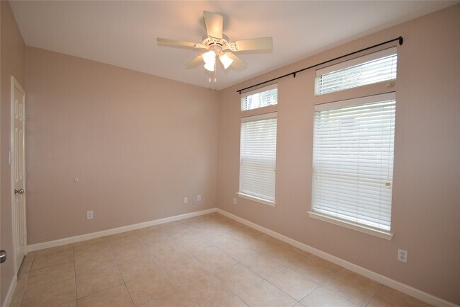 Foto del edificio - 722 Memorial Heights Dr