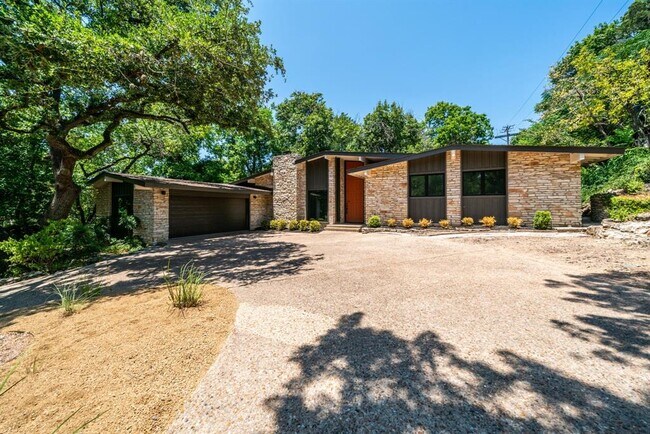 Foto del edificio - 3514 Hillbrook Dr