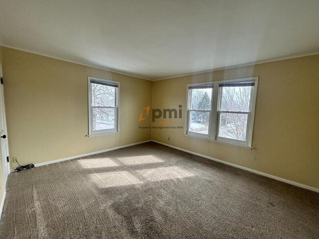 Building Photo - 207 Monroe St