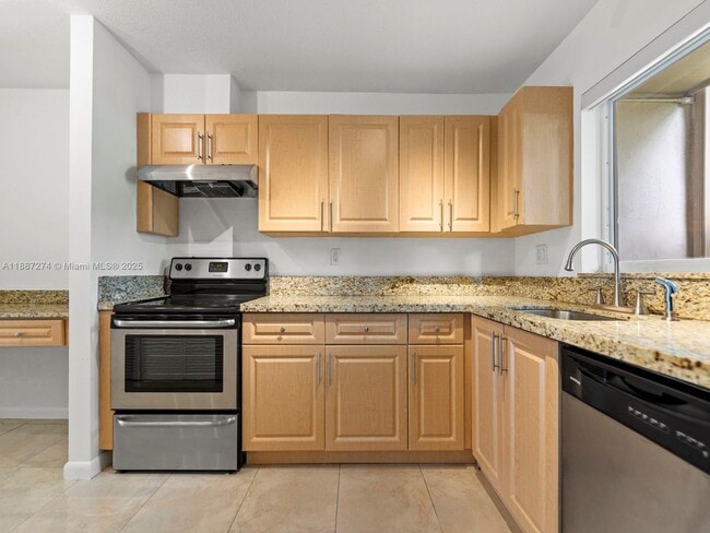 Building Photo - 8218 SW 82nd Ct