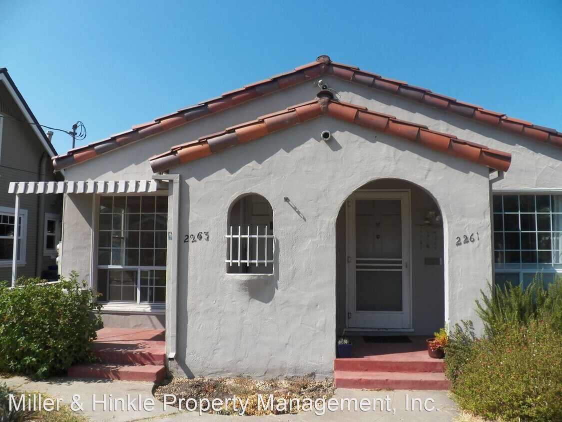 Primary Photo - 2261-2263 Bailey Ave