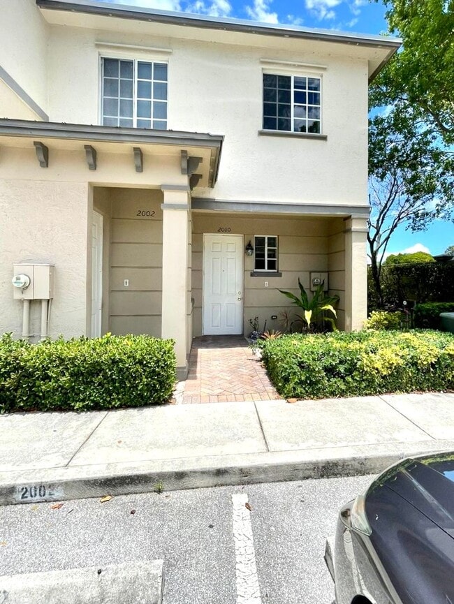 Building Photo - 2000 Freeport Dr