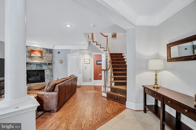 Building Photo - 708 Day Ln